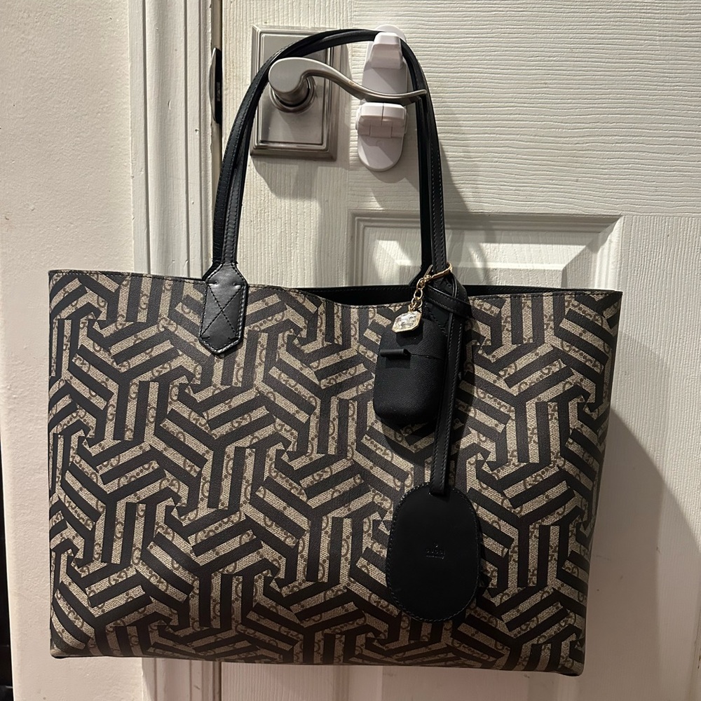 REAL❣️Gucci *REVERSIBLE* Kaleido authentic tote ❣️